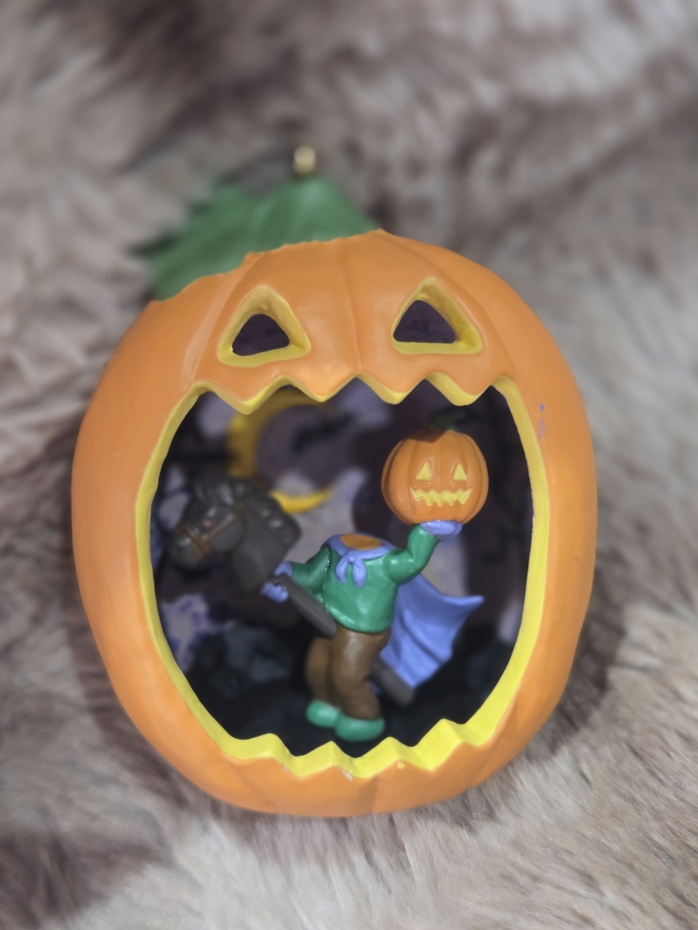 Headless Horseman Diorama Inside Jack O Lantern Hallmark Ornament